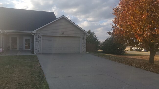 Building Photo - 2012 Deer Trail