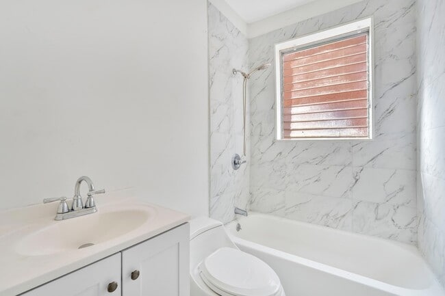 Photo - 1554 SW 5th St Unit 11c