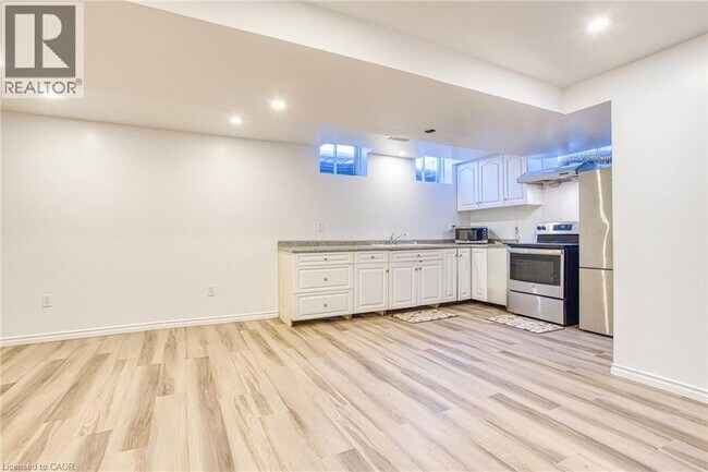 Photo - 72 Nanaimo Cres