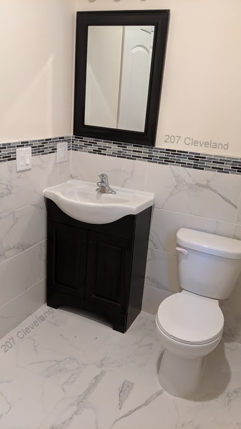 Baño principal en suite - 207 Cleveland Ave Unidad #1