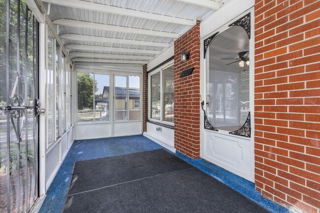 Photo - 164 Westway St