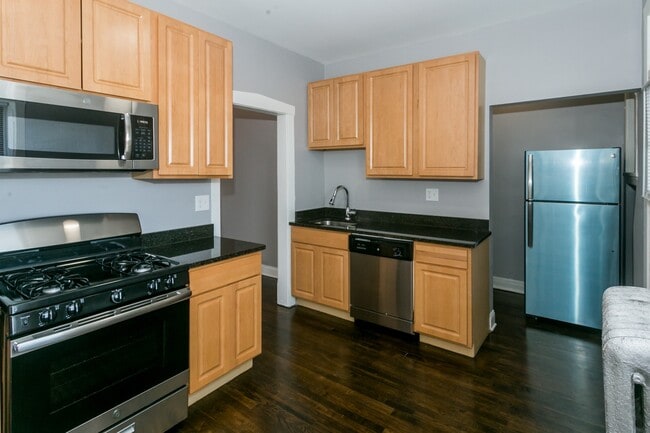 Lavaplatos - 3255 W. Eastwood