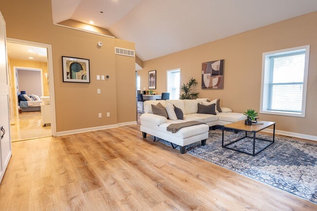 Photo - 5430 Oakley Ave