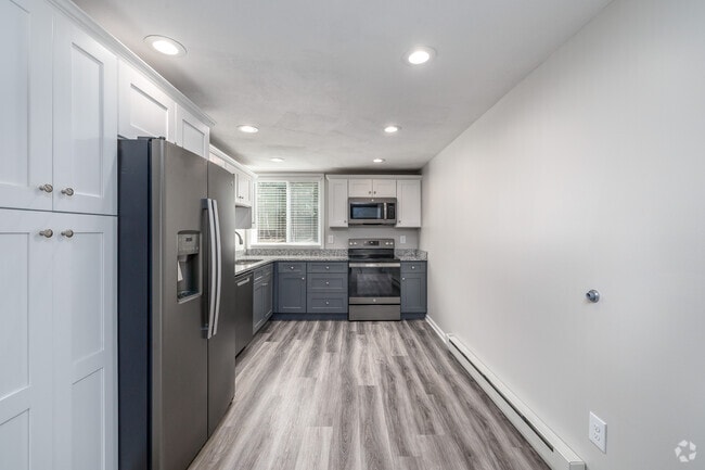 2BR, 1BA - 850SF - Kitchen