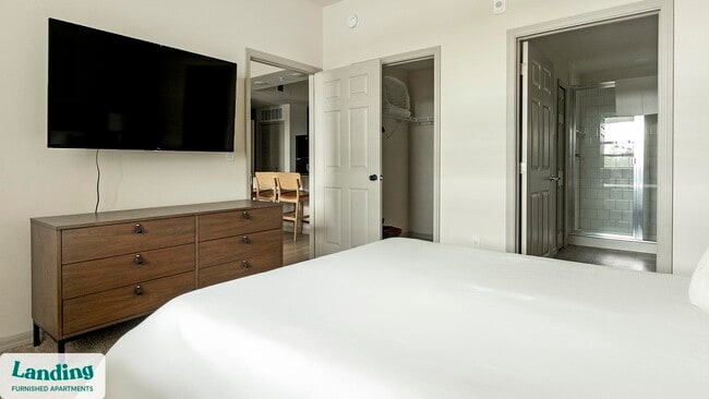 Photo - 4985 Eastwood Greens St Unidad 13-304