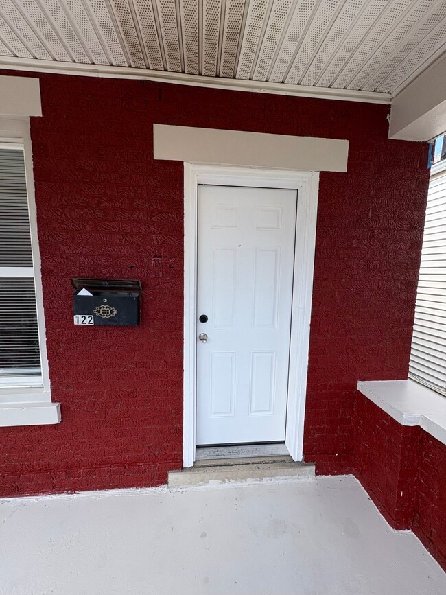 122 W 15th St