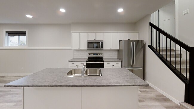 Photo - 13001-13104B 104B St