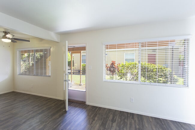 Building Photo - Beautiful 2 Bedroom in Ocean Beach with TW... Unit 4447 Rental