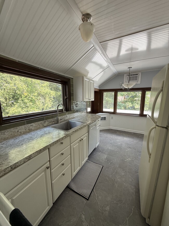 Photo - 106 Morgan Ave Unit 1bd/1ba 106 Morgan