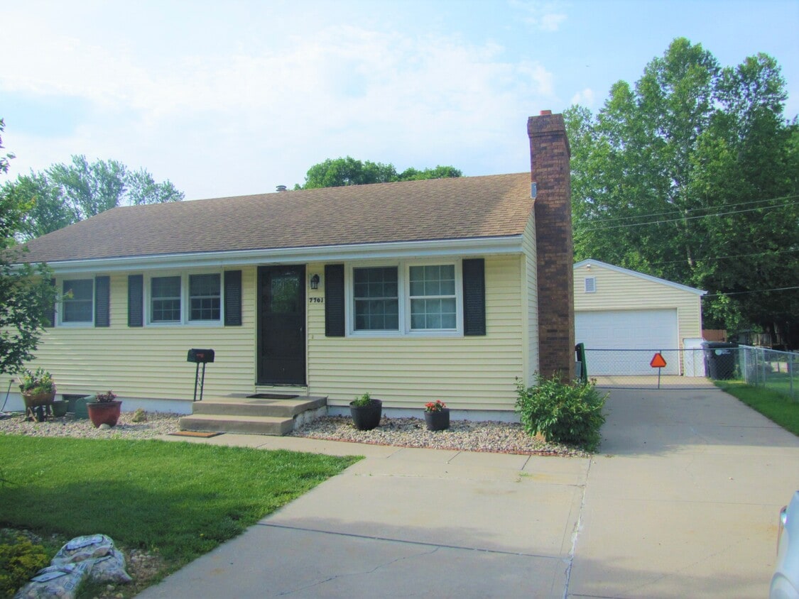 Photo - 7701 Grover St (Omaha, NE)