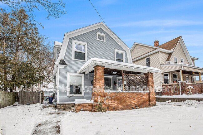 Building Photo - 247 Sweet St NE