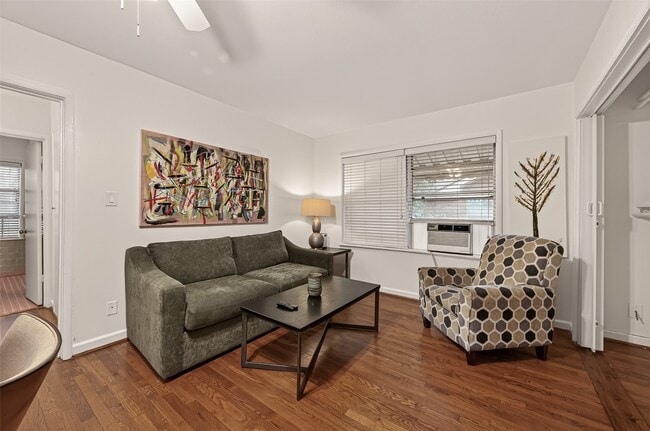 Photo - 2021 Southgate Blvd Unidad 4