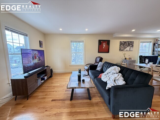 Photo - 11 Higgins St