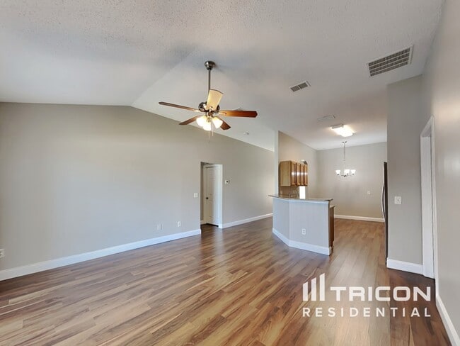 Photo - 1559 Guardian Dr