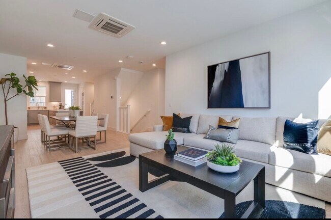 Photo - 1423 Venice Ter