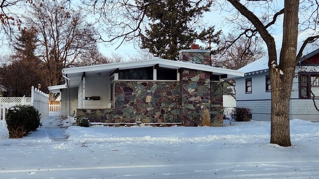 Building Photo - Three Bedroom with ALL Utilities Included