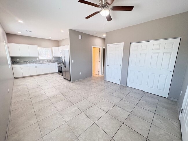 Photo - 4013 E 22nd St Unidad 4013 E 22nd St  2
