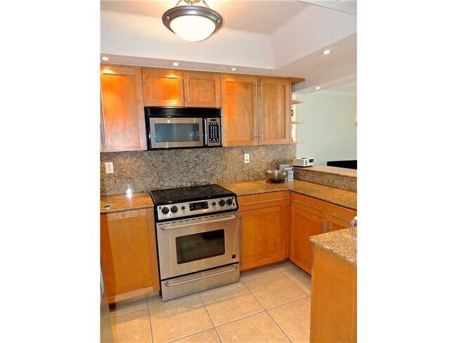 Kitchen - 720 Collins Ave Unit 702 Rental