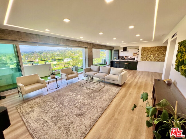 Building Photo - 838 N Doheny Dr Unit A1102