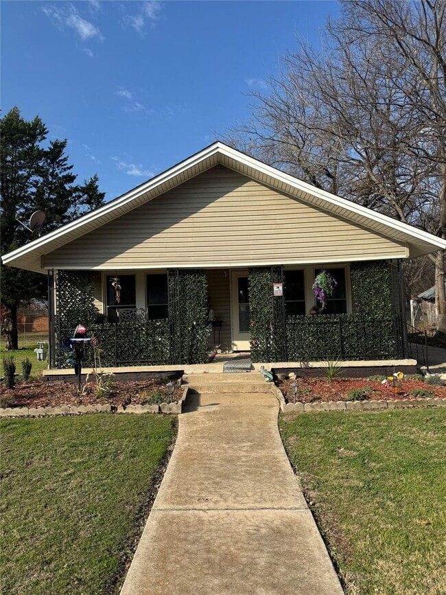 Photo - Three Bedroom For Rent $950/Month