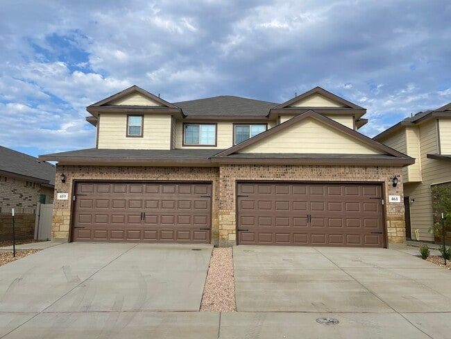 Photo - 3 Bedroom, 2.5 Bathroom, Two-story Duplex with a huge back yard in New Braunfels!