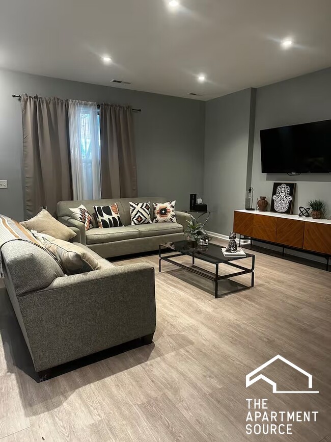 Photo - 811 S Kedzie Ave Unidad 1