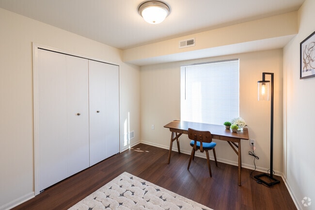 2BD, 2BA - 960SF - Bedroom 2