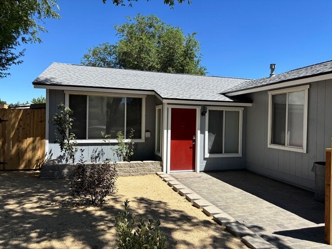 Building Photo - COMPLETELY REMODELED - THIS ONE WON'T LAST... Rental