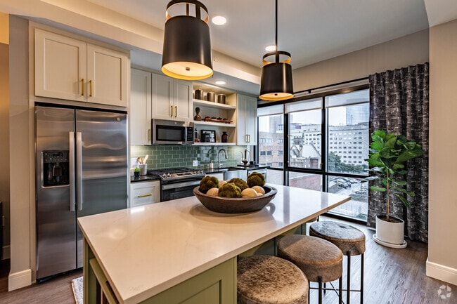 1BR, 1BA - 698SF - Kitchen - The Everett-Nashville Yards