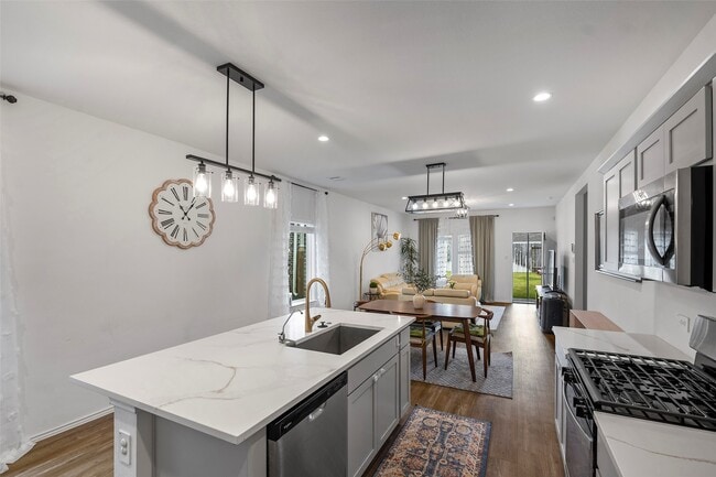 Photo - 5223 Mossdale Blf Ln