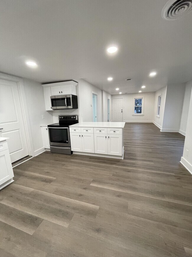 90 W Meyers Ave