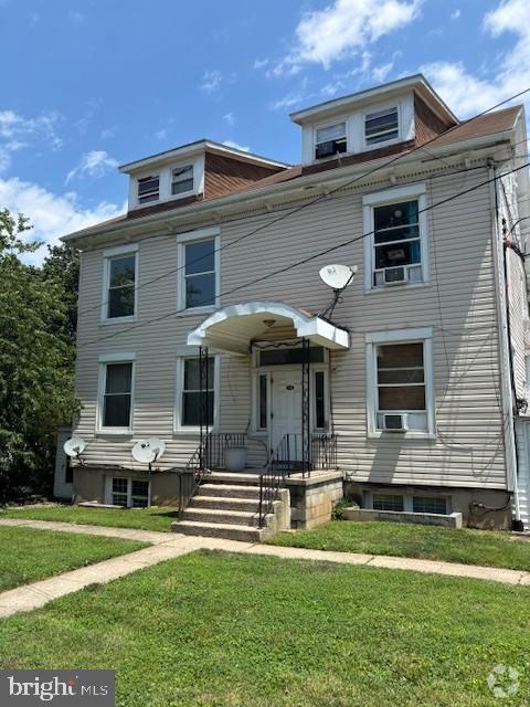 Building Photo - 15 N Royal St Rental