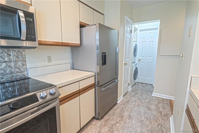 Photo - 16 Hudson Point Ln