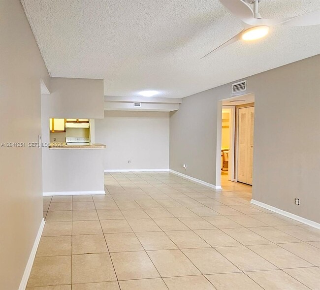 Building Photo - 5654 Rock Island Rd Unit 227