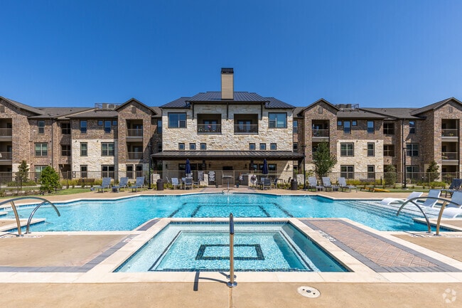 Piscina climatizada y spa del complejo - Alders Prosper 55+ Active Adult Homes?