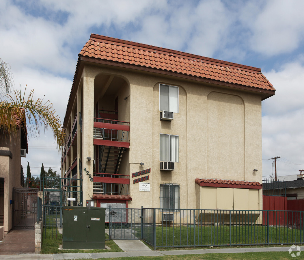 Michelle Manor - Michelle Manor Apartments