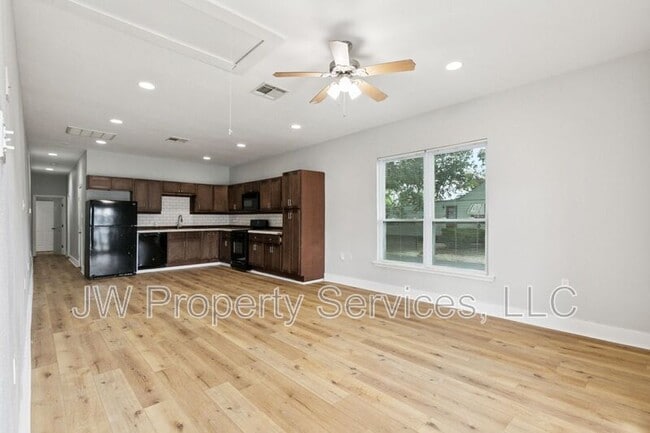 Photo - 3701 Derbigny St