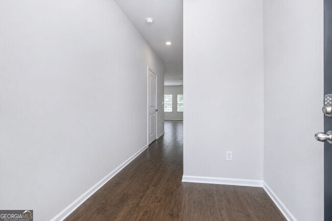 Photo - 3370 Highbury Way