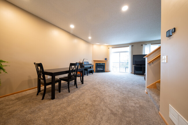 Photo - 706 Village Pkwy