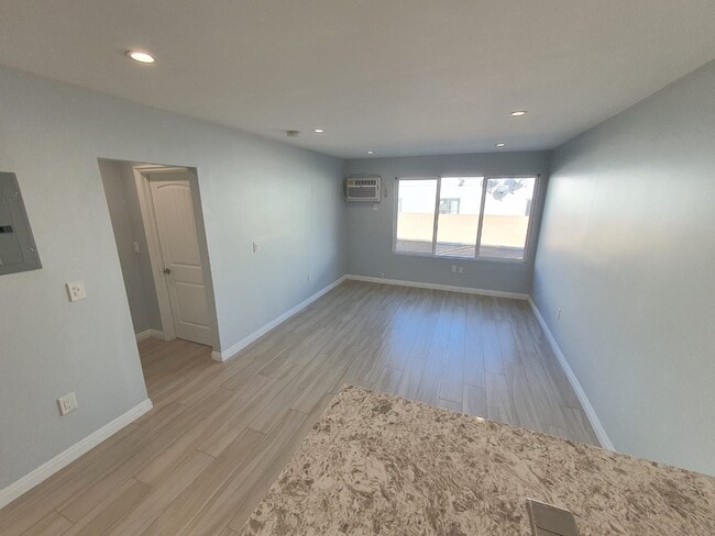 Photo - 4660 Kester Ave Unidad 130