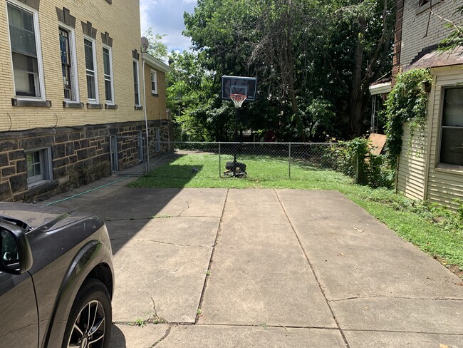 Photo - 418 Edgemont St