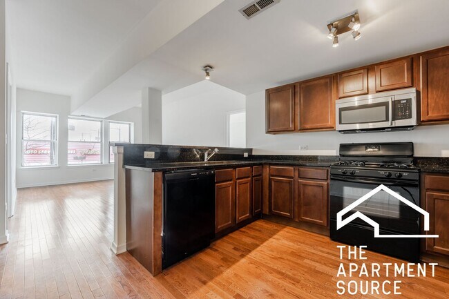 Building Photo - Stunning 2BR/2BA Rehab, Close to Blue Line 90/94 Unit 3A