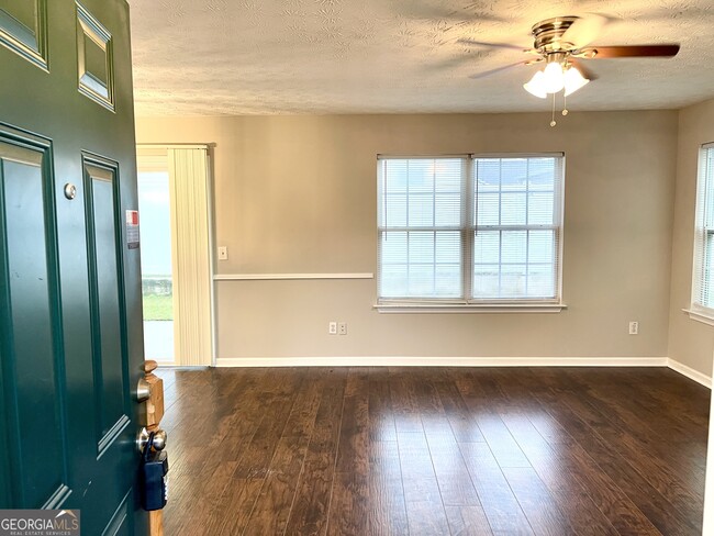 Photo - 650 Windcroft Cir NW