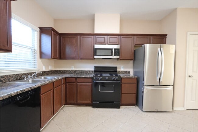 Photo - 2219 Naomi St