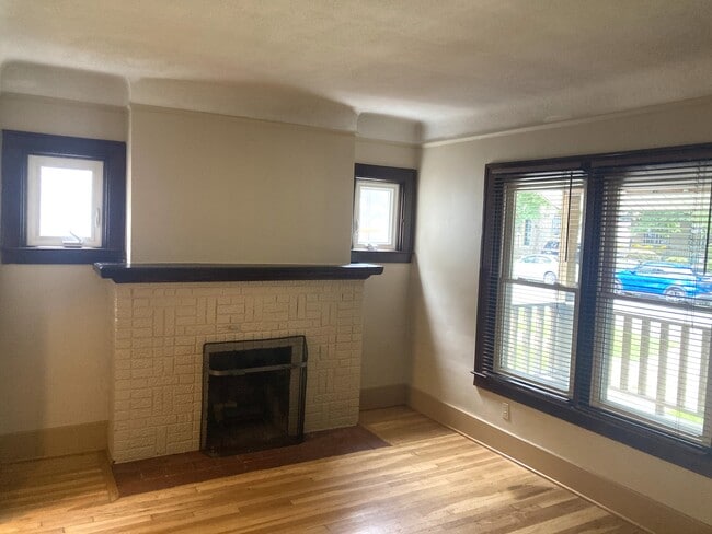 Photo - 353 W Webster St Unidad Lower