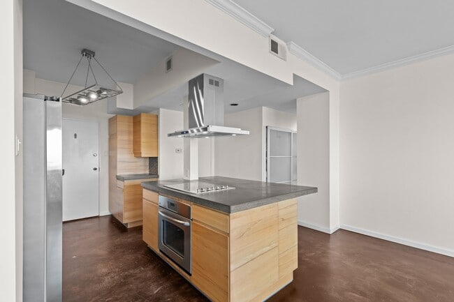 Building Photo - 5000 Montrose Blvd Unit 16B