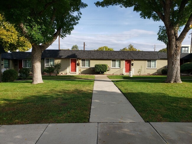Building Photo - ? MUST SEE! 2-Bedroom in Prime Location ? Unit 4 Rental