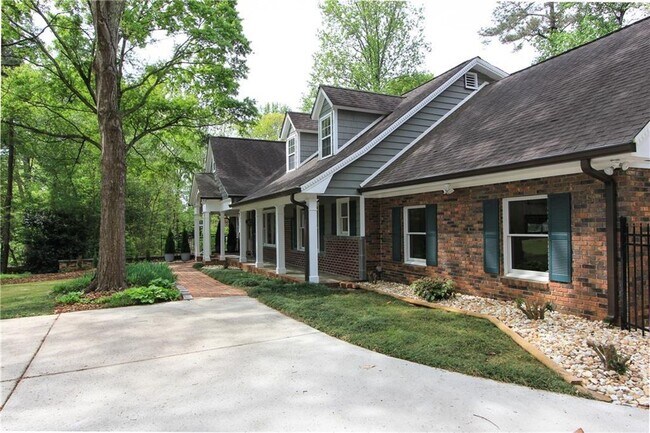 1365 Timberland Dr