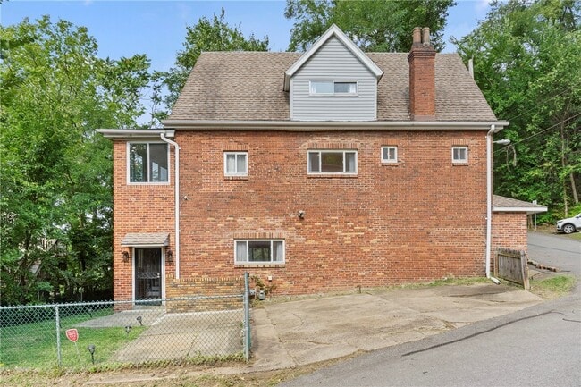 Building Photo - 6026 Sawyer St Rental
