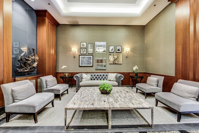 Photo - 545 N Dearborn St